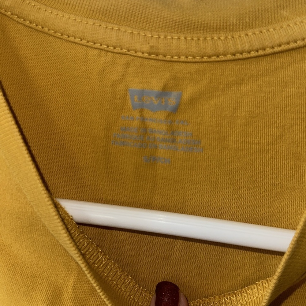 NWOT Levi yellow and red and blue logo vintage classic tee size small - Picture 3 of 5